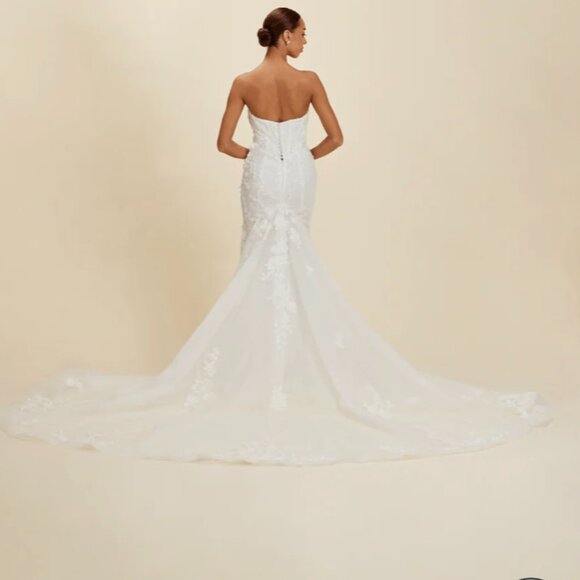 Luxe Privee Milani - Picture 2 of 5